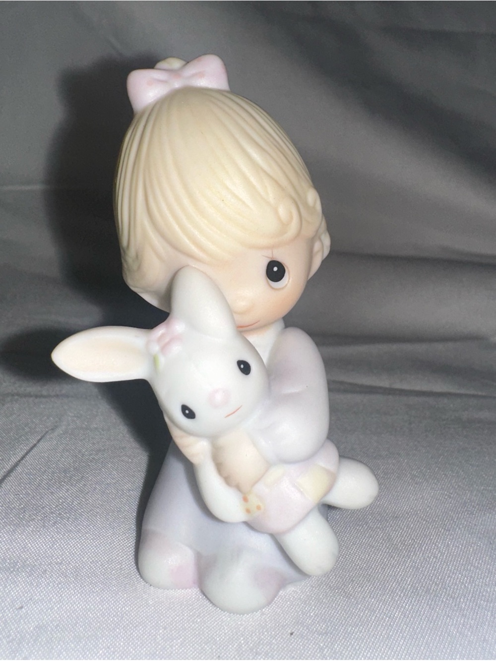 Precious Moments Jesus Loves Me E-9279 Girl Bunny 1982 Vintage Figurine